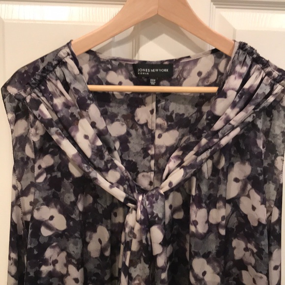 Beautiful Jones New York Top! - Picture 2 of 7